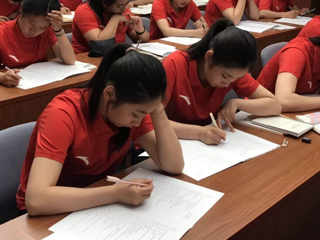 波黑队员备战喜迎新挑战，精神状态良好