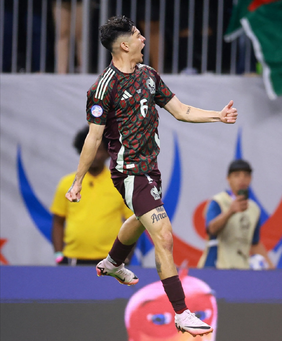 关于墨西哥队在美洲杯半决赛中惊险晋级的信息