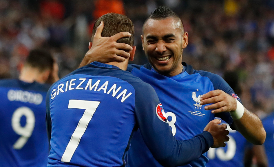 包含法国队完胜日本队，奥恰洛夫带队取胜的词条