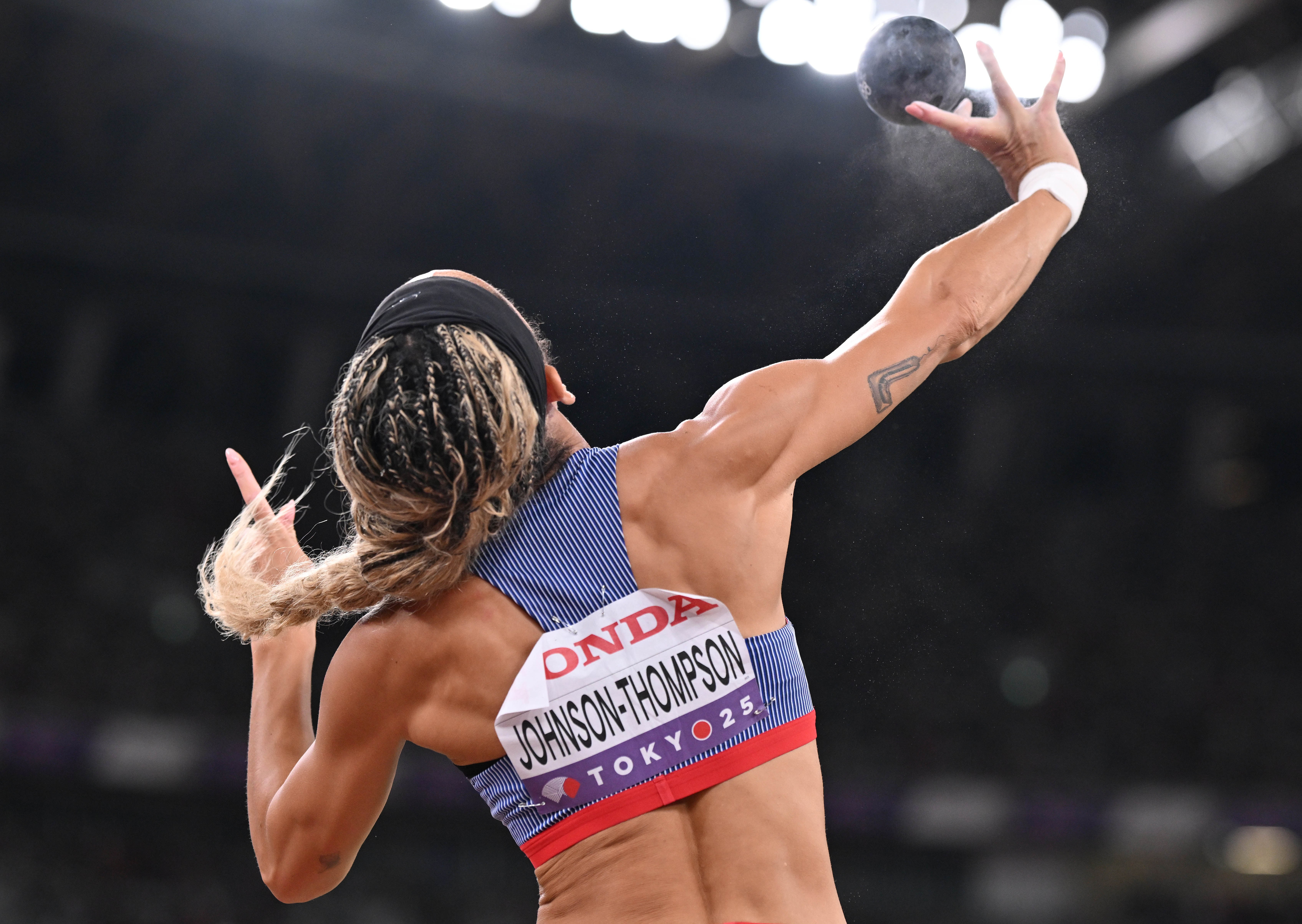 开云体育下载-美国运动员在比赛中刷新世界记录的简单介绍