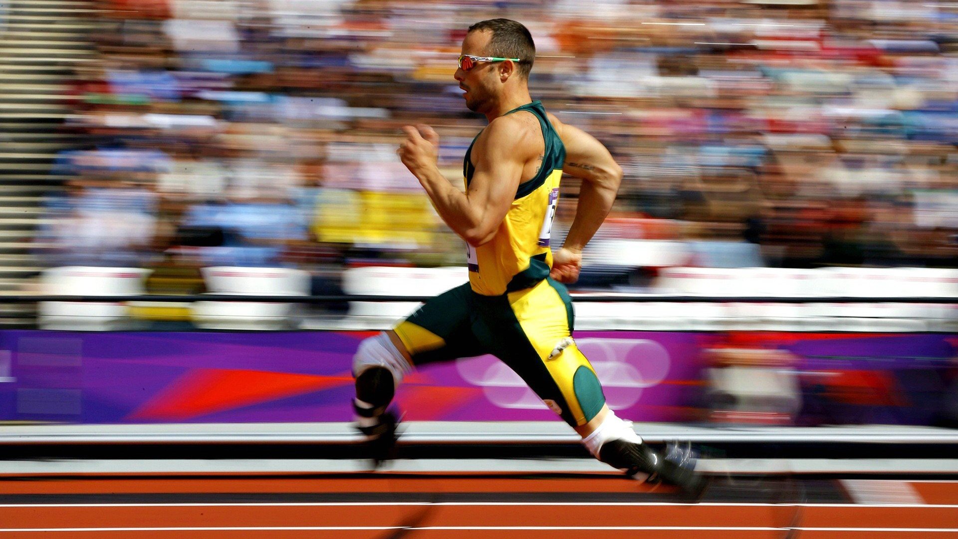 街道赛的轰鸣与篮球场的绝杀，当F1遇上鹈鹕逆袭